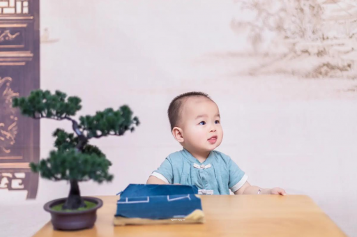 吕梁宝宝总是抠鼻子 吕梁宝宝总是抠鼻子